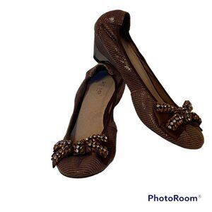 BE ME SHOES HEEL BROWN TEXTURED SKIN LOOK LEATHER BEADED BOW